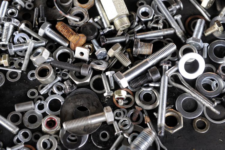 como quitar tornillos inviolables